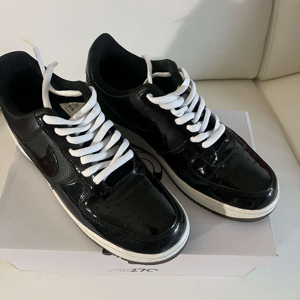 Nike patten leather shoe